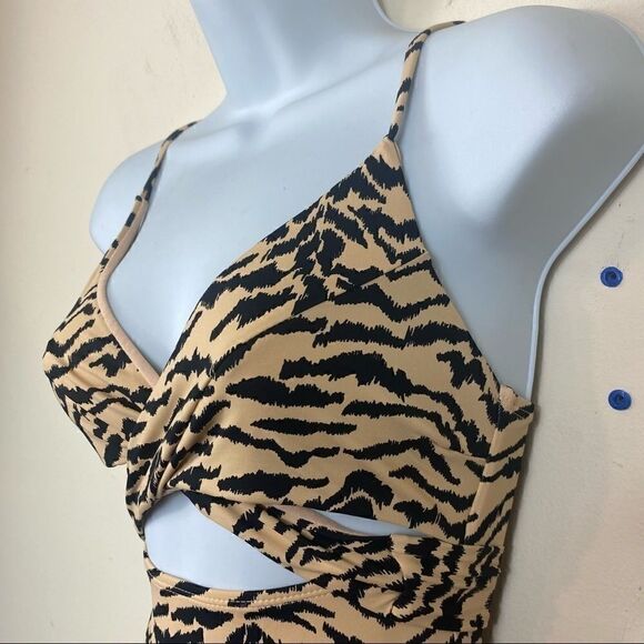 Envya Talia Twist Front Zebra One Piece - Picture 10 of 11